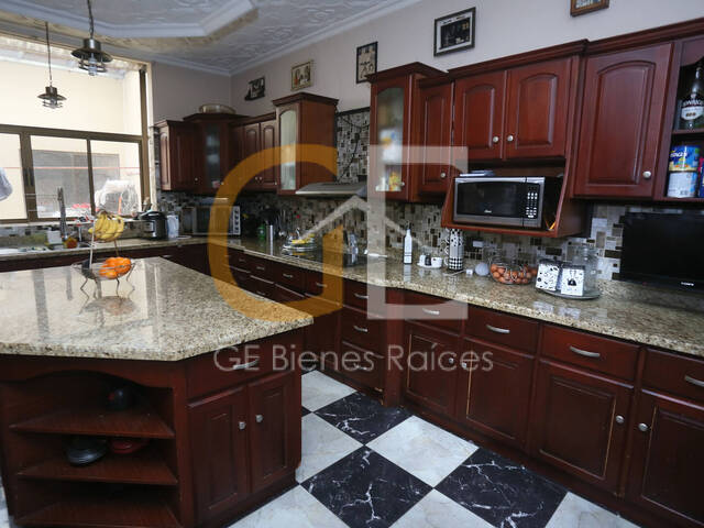 #12 - Casa para Venta en Moravia - SJ - 2